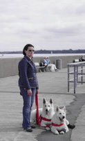 Frauchen ,Keona,Coralie auf dem Pier